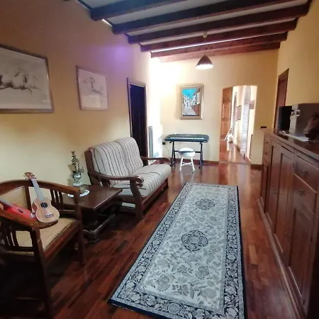 拉里古堡高级公寓 Apartment Lari